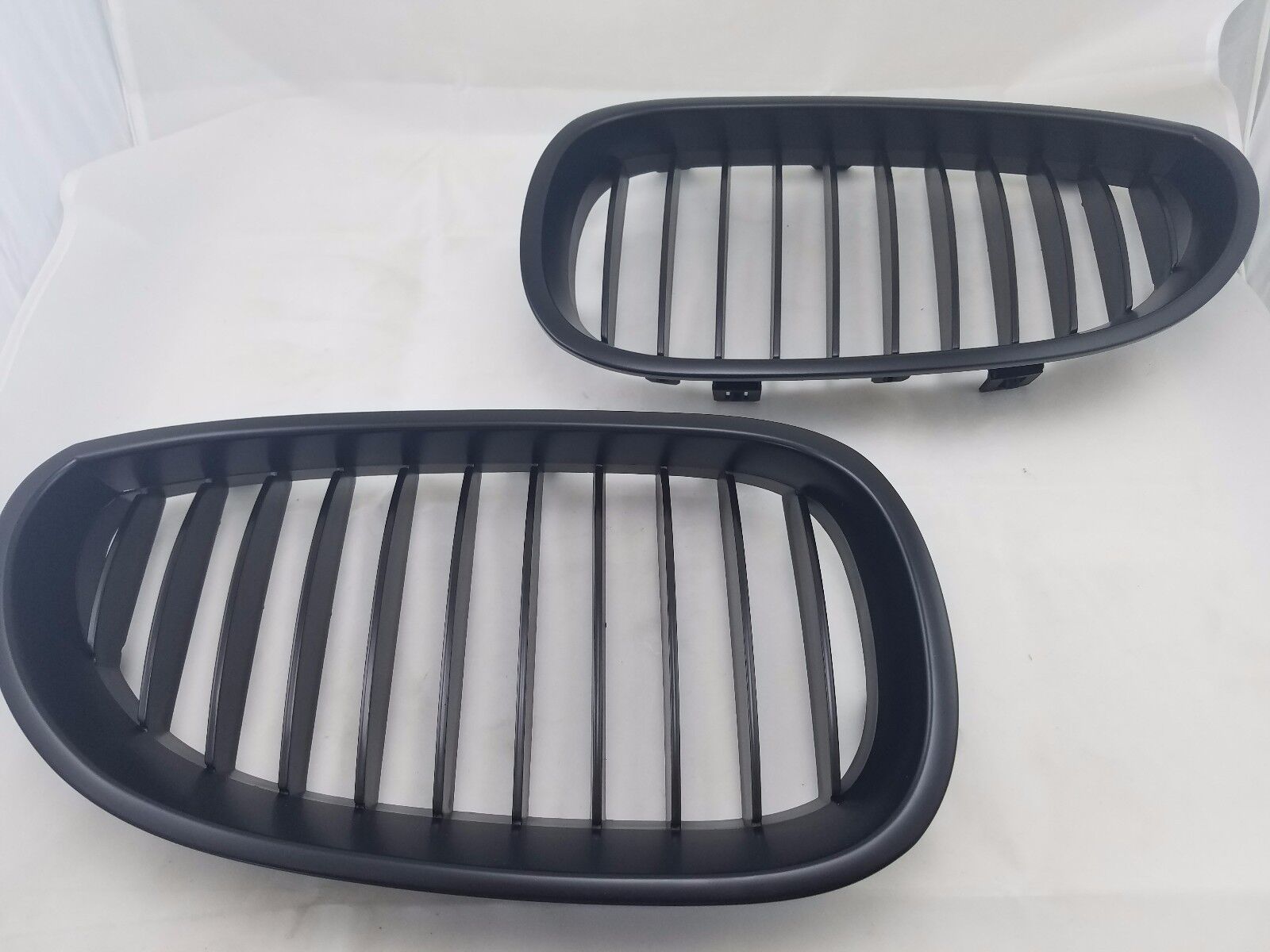 Fits BMW E60 E61 5 SERIES 520i 528i 535i 550i M5 All Black Grille 04 -10 Pair
