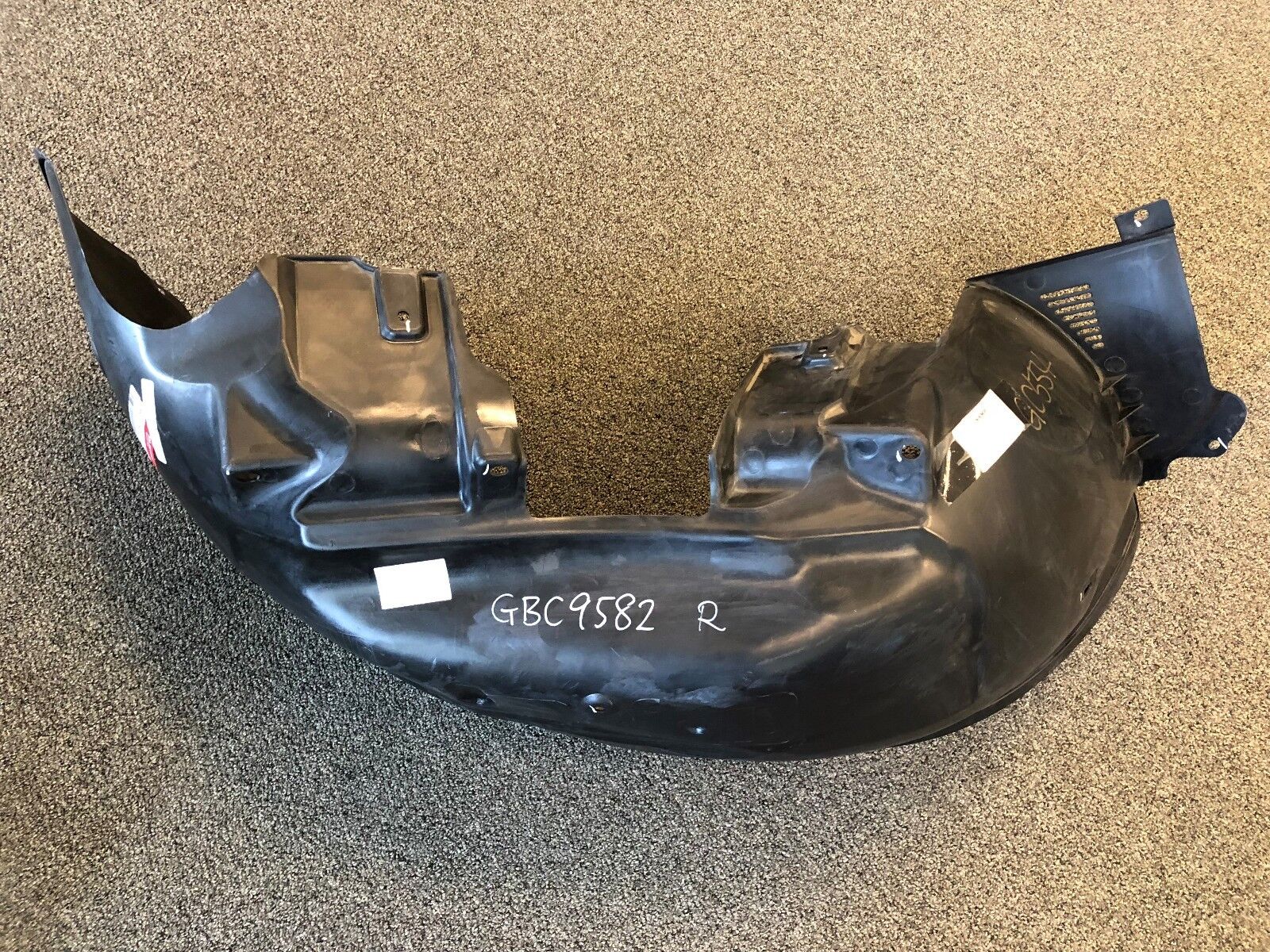 OEM  2007-2009 Kia Sorento EX Model Front Passenger Side Right Fender 868123E510
