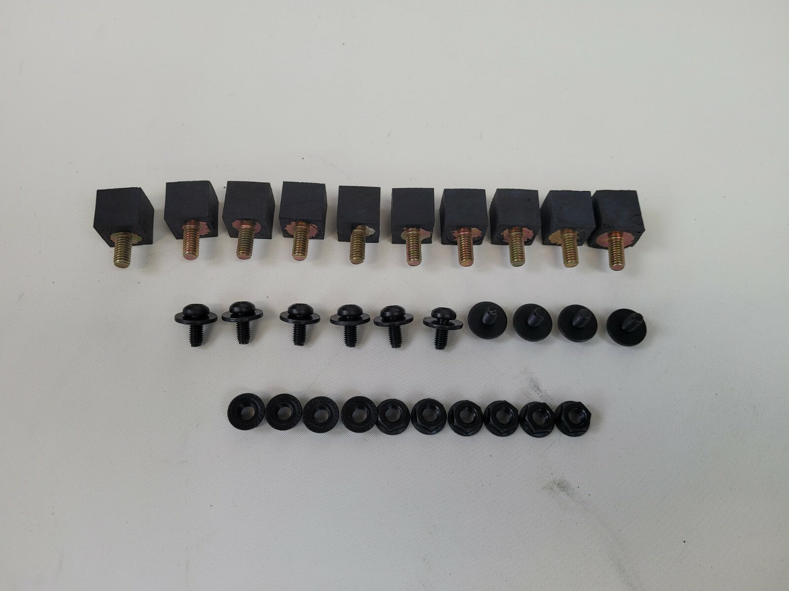 NEW Fits 2004 - 2015 VOLVO VNL Front Grille Grill W/ BUG SCREEN w/o Emblem Hole