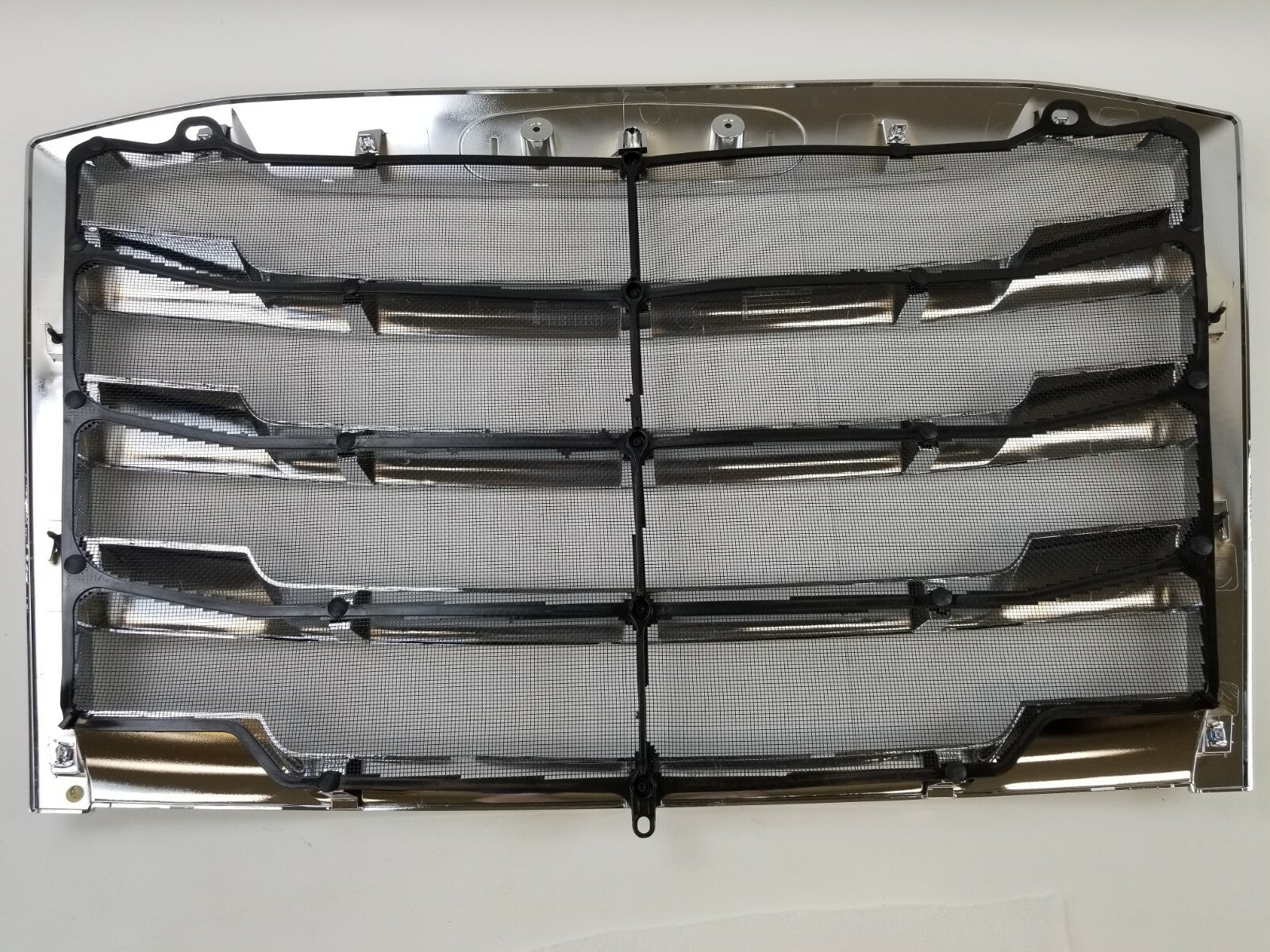 Fits 2018 2019 2020 Freightliner Cascadia Front Grille Grill Chrome W/Bug Screen