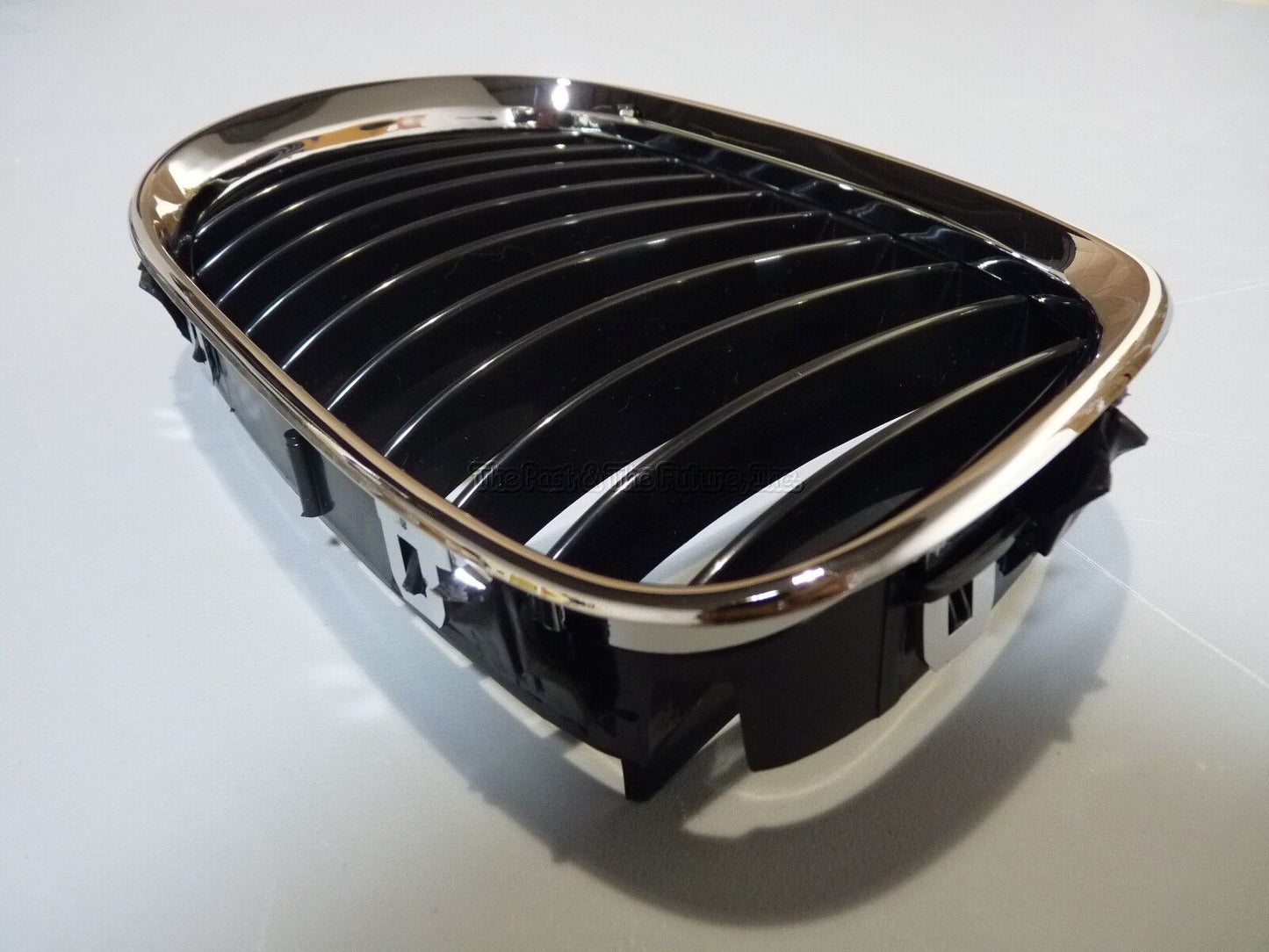 BMW E39 5-Series Aftermarket Front Kidney Grille Grill Chrome Black Right