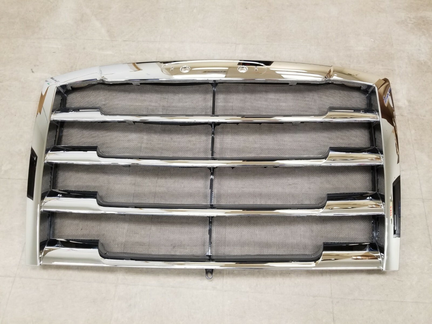 Fits 2018 2019 2020 Freightliner Cascadia Front Grille Grill Chrome W/Bug Screen