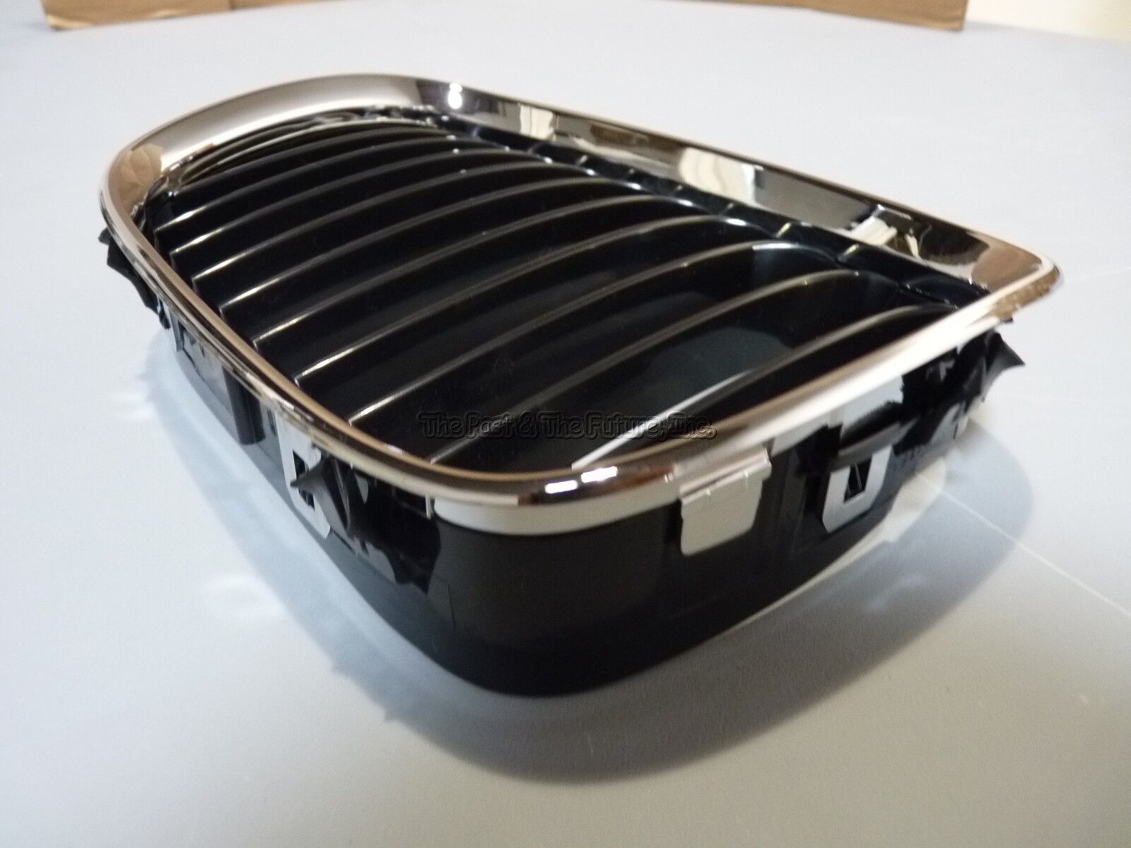 BMW E39 5-Series Aftermarket Front Kidney Grille Grill Chrome Black Right